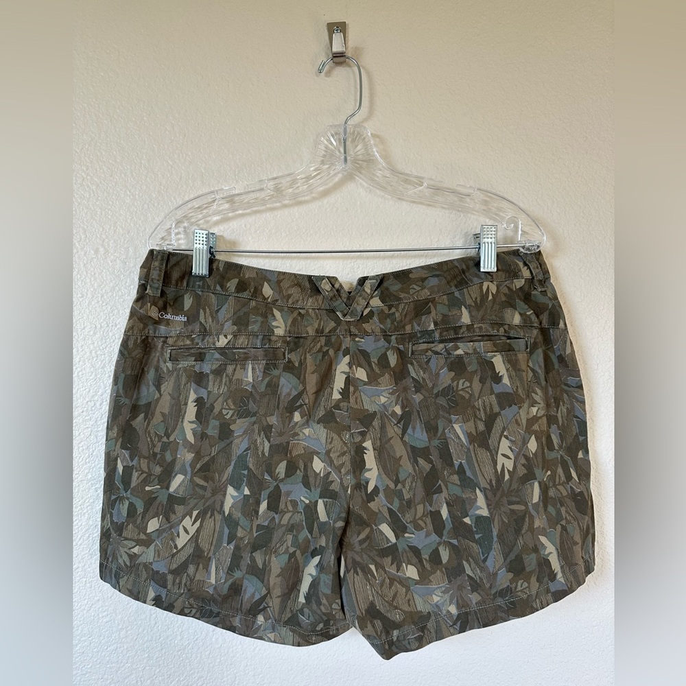 Columbia Kenzie Cove Cypress Camo Leaf Shorts - Women’s 12 - Picture 2 of 9